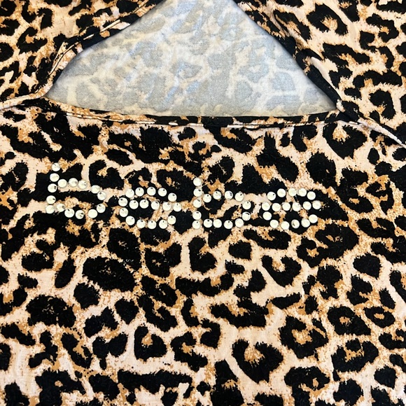 Women’s sexy spandex fabric cut out cleavage BEBE top 🐆 print SMALL - Picture 2 of 6